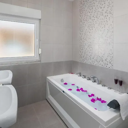 Lovely In With Kitchen Holiday home *