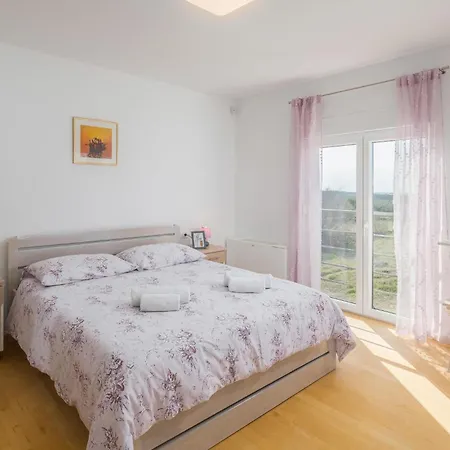 Holiday home Lovely In With Kitchen Vodnjan