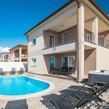 Holiday home Lovely In With Kitchen Vodnjan
