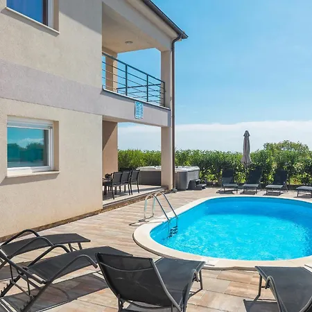 Lovely In With Kitchen Holiday home