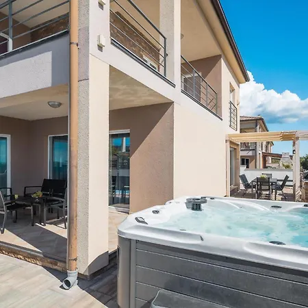 Lovely In With Kitchen Holiday home *