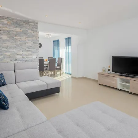 Hébergement de vacances Lovely In With Kitchen *