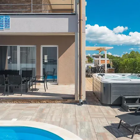 Hébergement de vacances Lovely In With Kitchen *